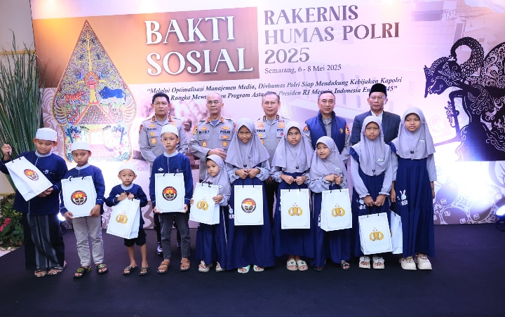 Kegiatan Rakernis Humas Polri di Akpol Semarang, dibarengi giat bakti sosial.