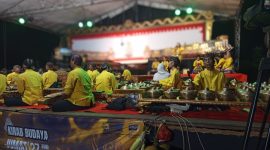 Pertunjukan wayang kulit di Desa Menawan, Kec. Gebog, Kab. Kudus 