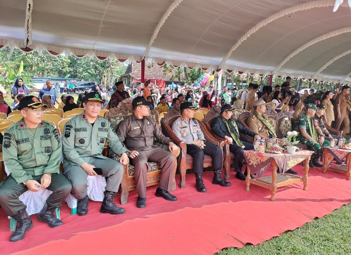Foto: Perhutani KPH Telawa, saat menghadiri Pembukaan TNI Manunggal Membangun Desa (TMMD) Sengkuyung Tahap II tahun 2025 di Lapangan Desa Kayen Kecamatan Juwangi Kabupaten Boyolali.