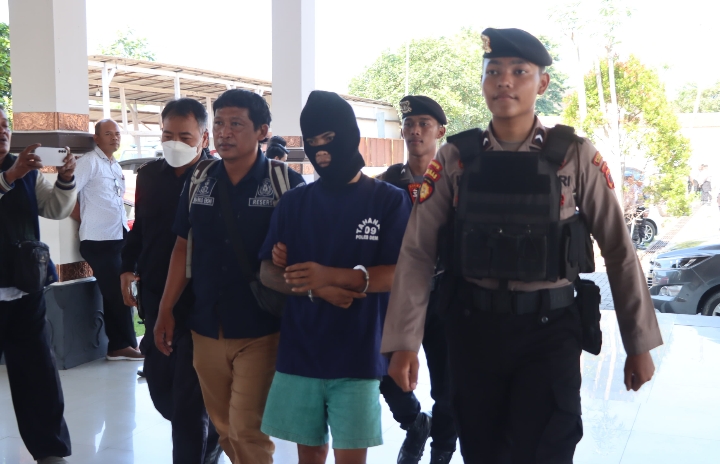 Pelaku pencurian handphone saat diamankan Polres Demak.