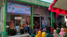 Kegiatan layanan Dokter Spesialis Keliling di Desa Betahwalang, Kecamatan Bonang, Kab. Demak. Nampak masyarakat setempat antusias.