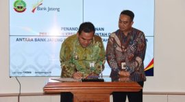 Bupati Blora Arief Rohman saat mendatangi kesepakatan pinjaman dengan Direktur Utama Bank Jateng, Irianto Harko.