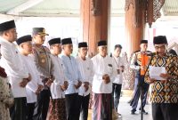 Kapolres Jepara, AKBP Erick Budi Santoso, saat menghadiri pelepasan calon jemaah haji.