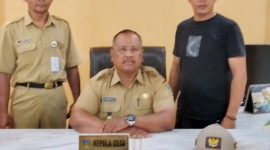 Kades Kajar, Bambang Totok Subiyanto, saat menanggapi kericuhan warga terkait pembangunan air bawah tanah.