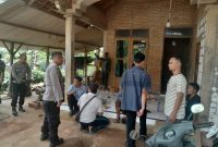 Satgas Binmas Polres Jepara, saat menyambangi pelaku usaha untuk edukasi terkait aksi premanisme dan cara melaporkannya.