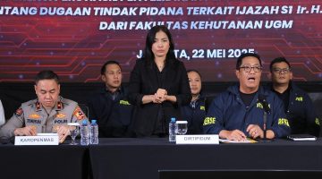 Direktur Tindak Pidana Umum Bareskrim Polri, Brigjen Pol. Djuhandhani Rahardjo Puro, saat mengumumkan ijazah Presiden RI ke 7 Jokowidodo .