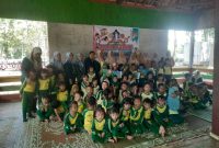 KPH Telawa saat mengadakan lomba mewarnai anak tingkat Taman Kanak-kanak (TK) Tunas Rimba I Cabang Telawa di Wana Wisata Kedung Cinta Boyolali, pada Rabu (21/05/2025).