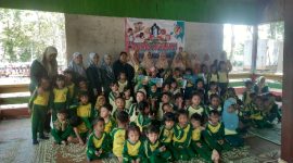 KPH Telawa saat mengadakan lomba mewarnai anak tingkat Taman Kanak-kanak (TK) Tunas Rimba I Cabang Telawa di Wana Wisata Kedung Cinta Boyolali, pada Rabu (21/05/2025).