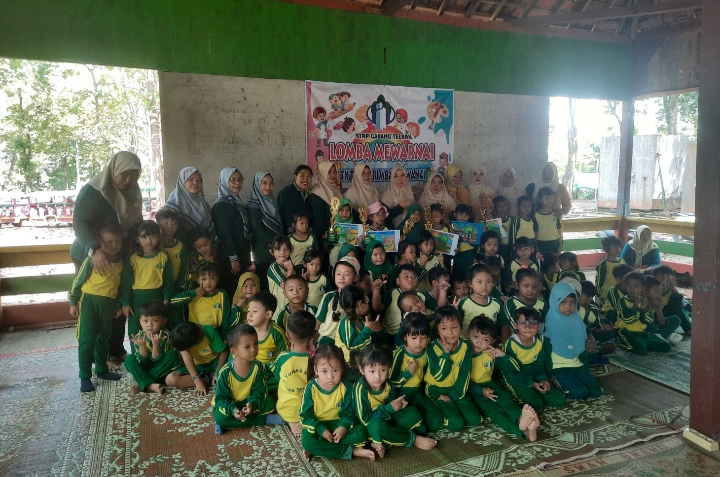 KPH Telawa saat mengadakan lomba mewarnai anak tingkat Taman Kanak-kanak (TK) Tunas Rimba I Cabang Telawa di Wana Wisata Kedung Cinta Boyolali, pada Rabu (21/05/2025).