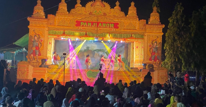 Pertunjukan ketoprak, malam puncak sedekah bumi desa Ngemplak, kec. Undaan, kab. Kudus.