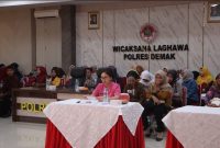Ketua Bhayangkari Cabang Demak Ny. Victoria Ari, saat memberikan pandangan dalam acara 