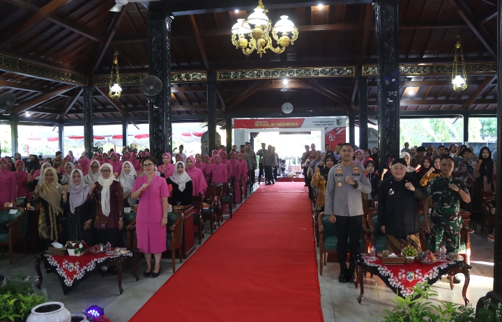 Pengurus Bhayangkari Cabang Demak saat menggelar acara bertajuk 