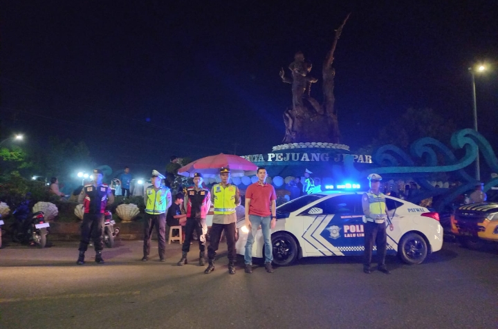 Polres Jepara saat gelar patroli skala besar, atasi gangguan premanisme.