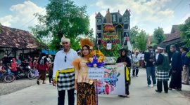 Masyarakat Desa Temulus, Kec. Randublatung, Kab. Blora, saat menggelar acara Sedekah Bumi.