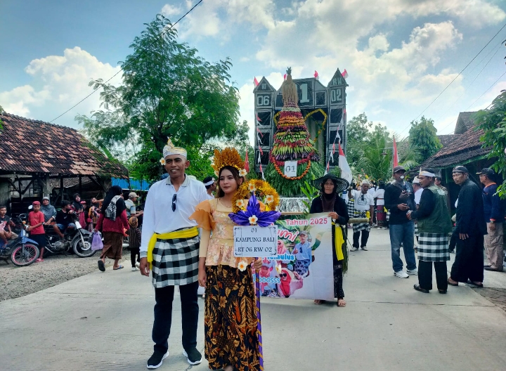 Masyarakat Desa Temulus, Kec. Randublatung, Kab. Blora, saat menggelar acara Sedekah Bumi.