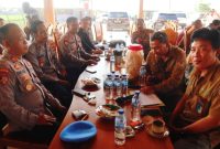 Suasana kegiatan mediasi yang difasilitasi Polres Blora, dihadiri Perhutani dan LSM Rejo Semut Ireng.