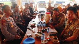 Suasana kegiatan mediasi yang difasilitasi Polres Blora, dihadiri Perhutani dan LSM Rejo Semut Ireng.