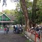 Nampak sebagian lahan milik Perhutani KPH Semarang digunakan untuk parkir pelajar SMK.