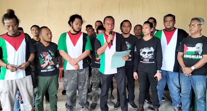 Koordinator GPK Pujiyanto, saat menyampaikan permohonan maaf usai sebelumnya nyaris bentrok dengan anggota TNI.