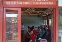Perhutani KPH Semarang, saat mengadakan pertemuan dengan para penggarap lahan hutan
