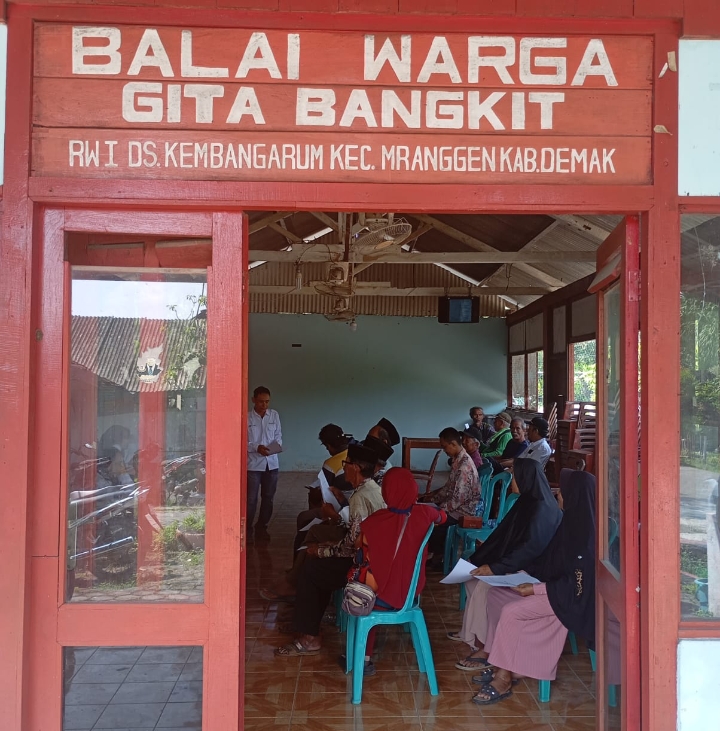 Perhutani KPH Semarang, saat mengadakan pertemuan dengan para penggarap lahan hutan