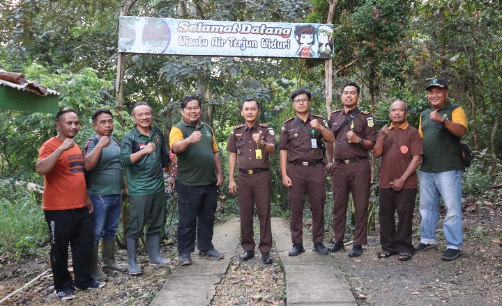 Kejaksaan Negeri (Kejari) Grobogan, saat mengunjungi Wisata Air Terjun Widuri.