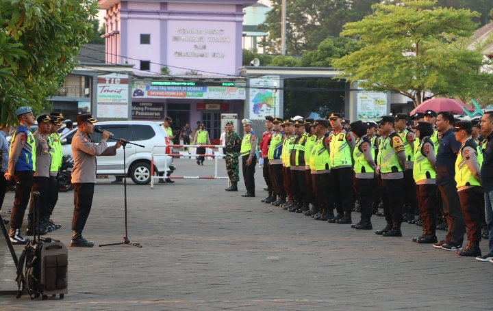 Ratusan personel Polres Demak disiagakan amankan tradisi grebeg besar.