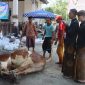 Suasana penyembelihan hewan kurban di halaman Masjid Mapolres Demak.