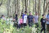 Polres Grobogan bersama keluarganya, saat mengunjungi destinasi wisata alam Air Terjun Widuri. Nampak Kapolres Grobogan AKBP Ike Yulianto memimpin kegiatan Trail run ke lokasi wisata.