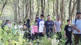 Polres Grobogan bersama keluarganya, saat mengunjungi destinasi wisata alam Air Terjun Widuri. Nampak Kapolres Grobogan AKBP Ike Yulianto memimpin kegiatan Trail run ke lokasi wisata.