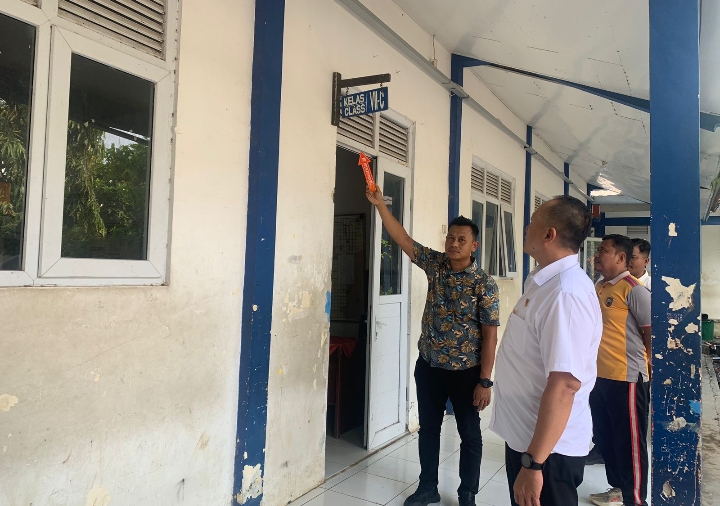 Petugas Polres Demak, saat melakukan penanganan kasus kekerasan di SMPN 1 Karangawen, Demak