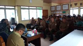 Perum Perhutani KPH Purwodadi saat menggelar pembinaan karyawan fokus kawal target produksi 2025 bersama LMDH 