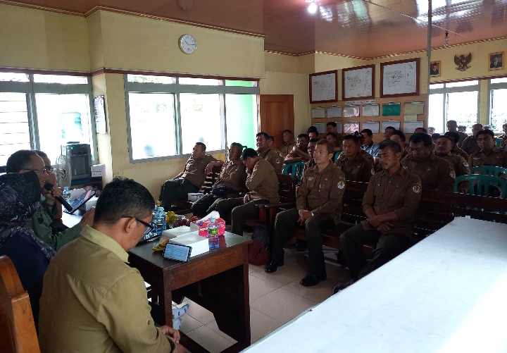 Perum Perhutani KPH Purwodadi saat menggelar pembinaan karyawan fokus kawal target produksi 2025 bersama LMDH 