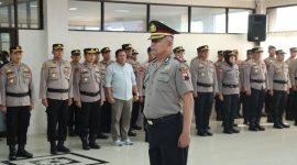 Kompol Lukman Fuadi saat terima kenaikan pangkat.