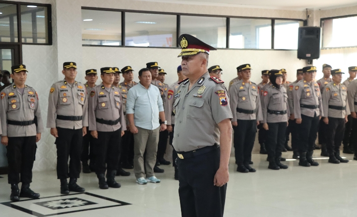 Kompol Lukman Fuadi saat terima kenaikan pangkat.