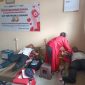 Karyawan Perum Perhutani KPH Telawa saat mengikuti donor darah di SMKN 1 Juwangi.