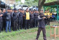 Anggota Polres Demak saat latihan menembak