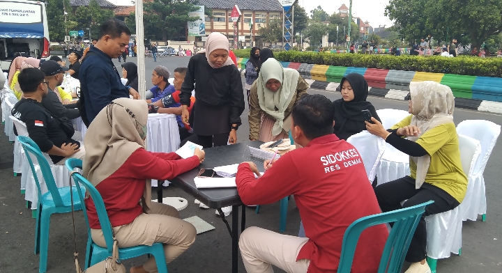 Polres Demak saat menggelar Car Free Day (CFD), Minggu (22/6) di Alun-alun Simpang Enam Demak.