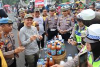 Pelayanan prima jamu gratis Polres Kudus dalam rangka memperingati Hari Bhayangkara ke-79.