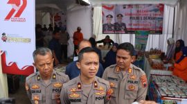 Wakapolres Demak, Kompol Hendrie Suryo Liquisasono, saat diwawancarai wartawan terkait pasar murah.