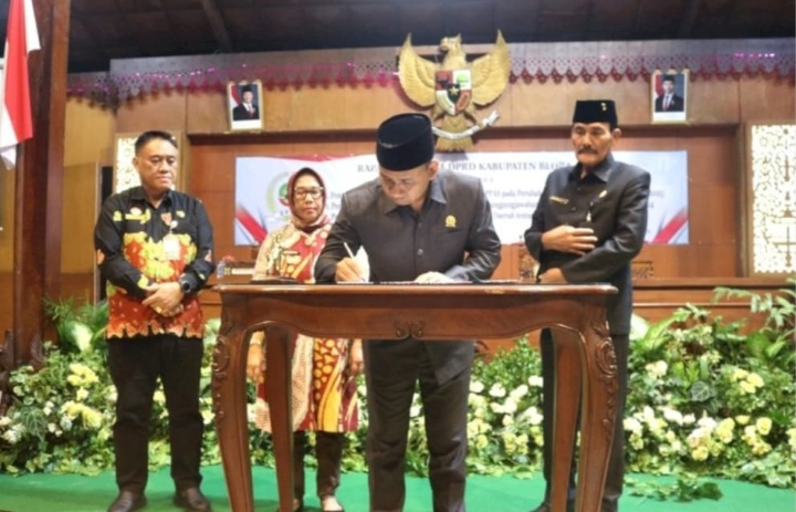 Penandatanganan nota kesepakatan KUA-PPAS pada Perubahan Anggaran Pendapatan Belanja Daerah (APBD) Kabupaten Blora Tahun Anggaran 2025.