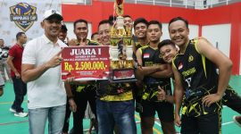 Peraih juara 1 saat berpose dengan Kapolres Demak AKBP Ari Cahya Nugraha.
