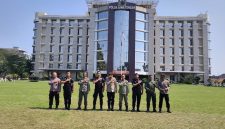 Personil KPH Telawa bersama Polri saat berpose didepan gedung Polda Jawa Tengah.