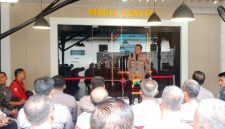 Kapolres Boyolali AKBP Rosyid Hartanto, saat meresmikan media center Polres Boyolali di Mapolres setempat.
