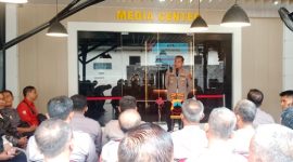 Kapolres Boyolali AKBP Rosyid Hartanto, saat meresmikan media center Polres Boyolali di Mapolres setempat.