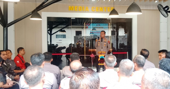 Kapolres Boyolali AKBP Rosyid Hartanto, saat meresmikan media center Polres Boyolali di Mapolres setempat.