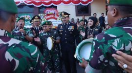 Suasana Polres Jepara saat mendapatkan kejutan nasi tumpeng dari Kodim Jepara.