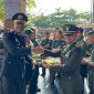 Kapolres Demak AKBP Ari Cahya Nugroho, saat mendapatkan surprise dari Kodim Demak.