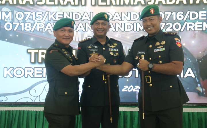 Serah Terima Jabatan Komandan Kodim 0718/Pati (Dandim) di lingkungan Korem 073/Makutarama. Nampak  Letkol Inf. Jon Young Saragi (kiri). Selasa 2 Juli 2025