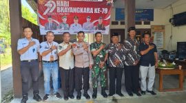 Nampak Waka ADM Perhutani KPH Telawa, Pirmansyah (dari kiri no 2), hadir dalam acara tasyakuran HUT Bhayangkara ke-79 di kantor Polsek Juwangi.